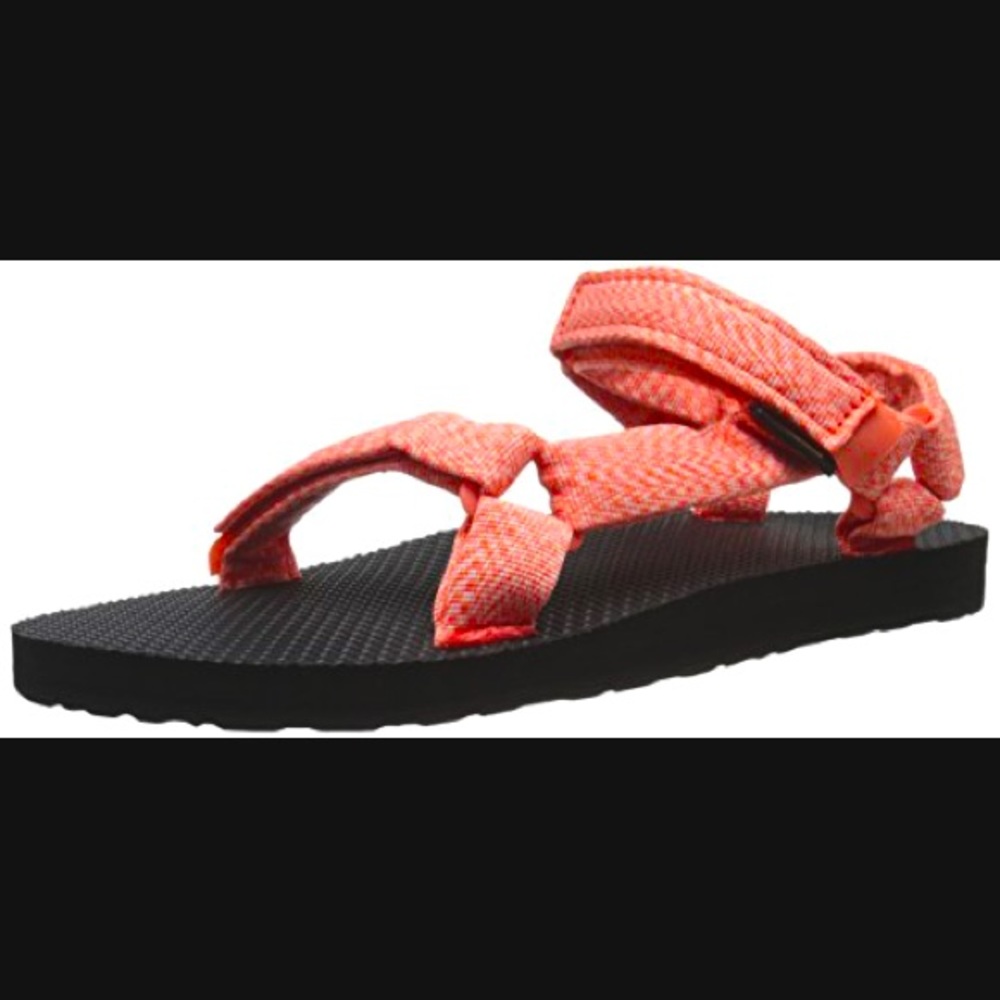 Teva Universal Sandal in Coral | Size 7